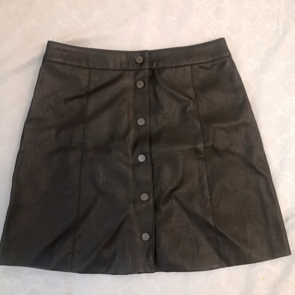 H&M A-line faux leather skirt - Picture 1 of 3